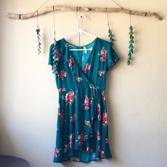 Xhilaration Dresses & Skirts - Floral Wrap Dress 🌸
